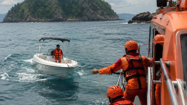 Emergency Rescue: Boat Saved Near Owey Island Amid Engine Failure